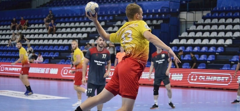 Девять голов Павла Немкова помогли минскому СКА разгромить иранский "Табас". Его команда стала третьей на турнире в Чехове