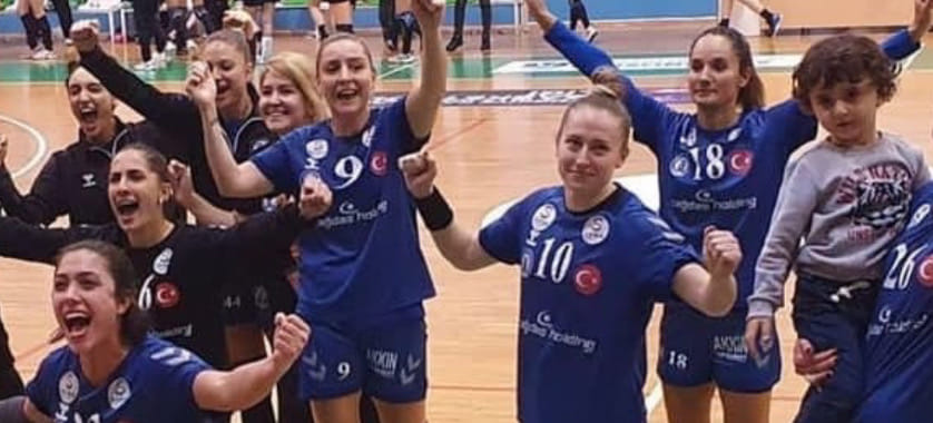 Турция. "Яликавак" Бараник обыграл "Измир" и взял серебро чемпионата страны. В последнем матче в карьере Елиз Йылмаз получила красную карточку