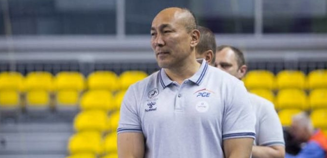 Кадровый слух. Талант Дуйшебаев может возглавить "Барселону"?