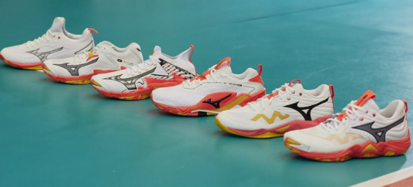 Японский бренд Mizuno представил новую линейку гандбольных кроссовок. Есть модель с бесшовной стелькой и поддерживающими боковыми вставками (ФОТО)