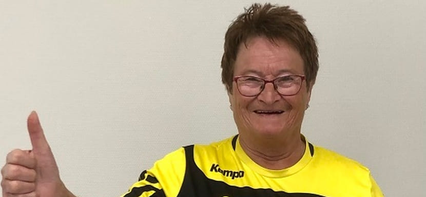 Германия. За любительский клуб "Золинген" выступает старейшая гандболистка мира. Жозефина Меркамп сыграла в 75 лет и 302 дня