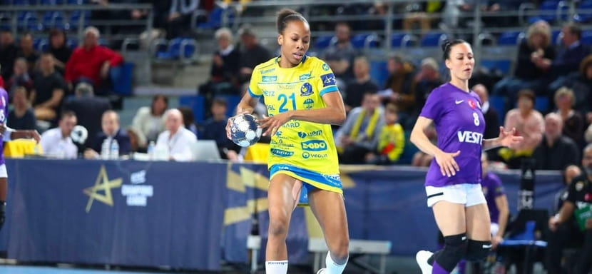 Румыния. Официально. Левая крайняя "Меца" Лора Канор в следующем сезоне воссоединится со своей сестрой Орлан в бухарестском "Рапиде"