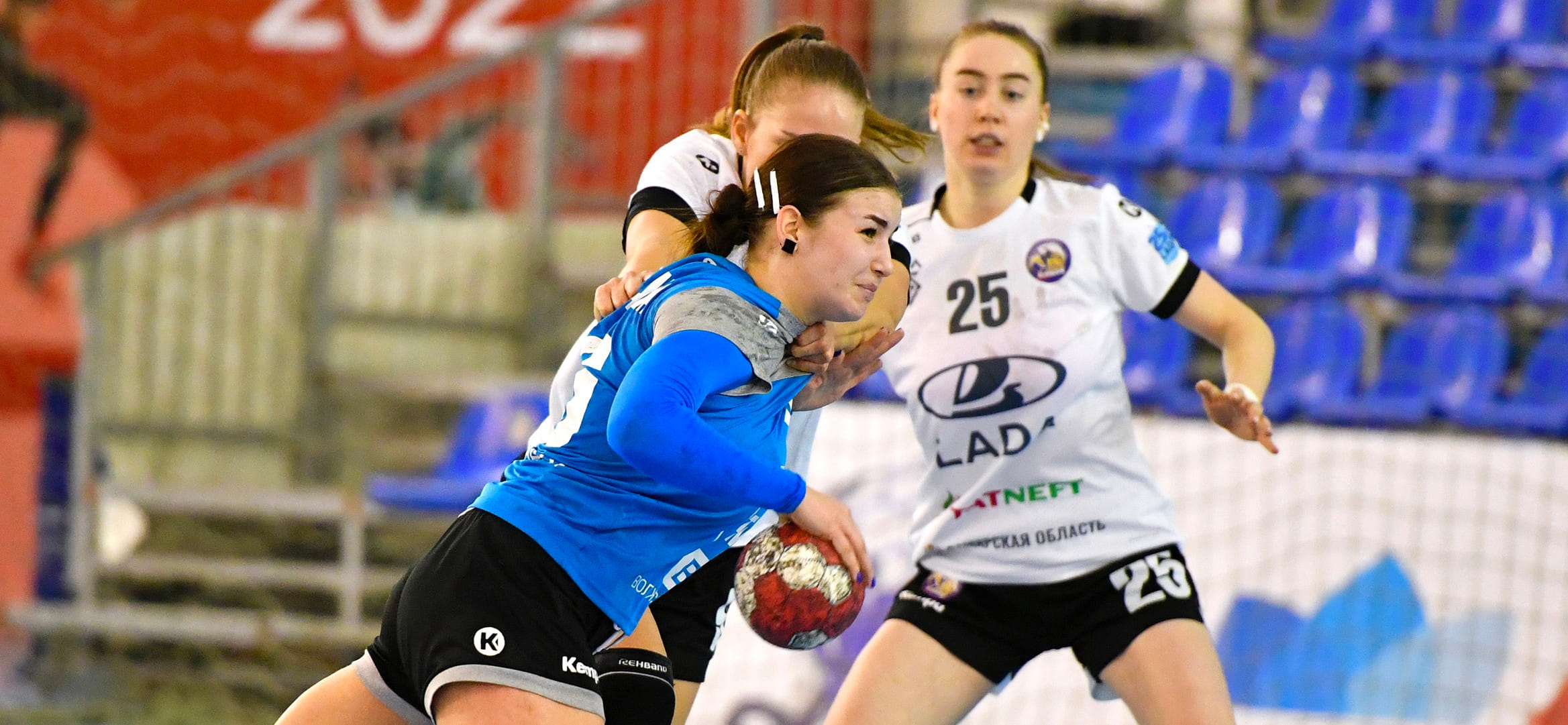 Olimpbet Суперлига. На старте игрового дня "Лада" на выезде обыграла замыкающее турнирную таблицу группы "А" "Динамо-Синару"