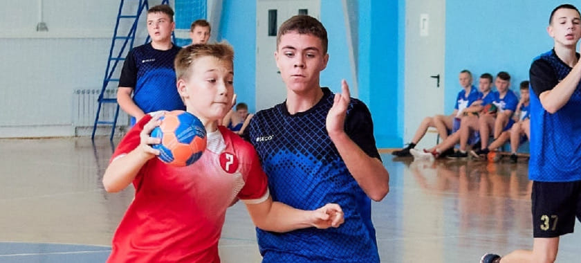 Команда из Брянки Луганской республики победила на турнире "Балканский мост" в Воронеже. Сборные Санкт-Петербурга и Астрахани — в тройке