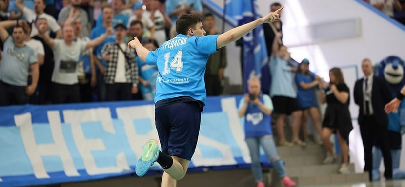 Olimpbet Суперлига. Правый крайний Михаил Гредасов, расставшийся с "Зенитом", продолжит карьеру в снежинском "Динамо-Сунгуле"