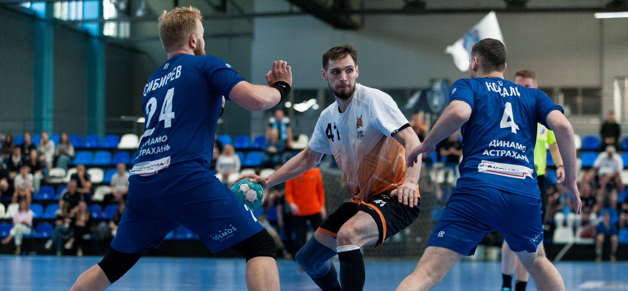 "Зенит" экзаменует "Каустик", "Динамо" против "Динамо-Сунгуля" в Астрахани, встреча выходцев из высшей лиги в Москве