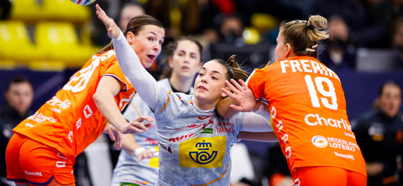 ЧЕ-2022. В группе II основного раунда сборная Нидерландов сыграла вничью с испанками. При равенстве очков "воительницы" располагаются выше