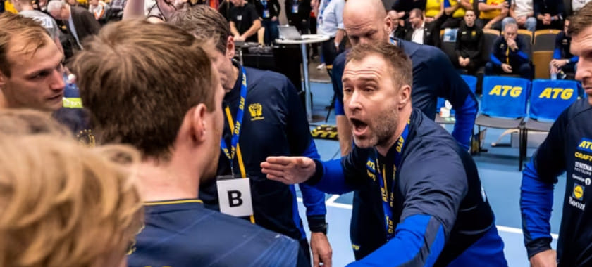 Венгрия. "Пик" может выплатить "Севехофу" 100 тысяч евро за тренера Микаэля Апельгрена. Ранее в клуб сватали Таланта Дуйшебаева