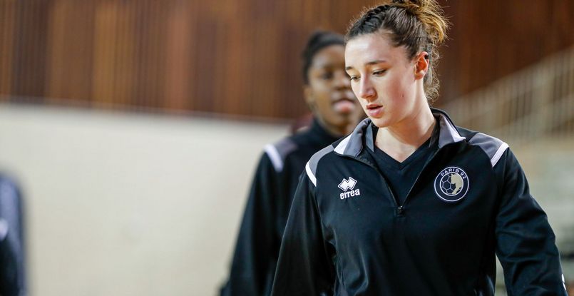 Франция. Левая крайняя Алис Мазен подписала профессиональный контракт с "Пари-92"