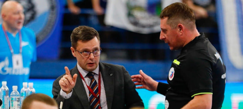 Олег Тарасиков: "До судей были доведены обновление в правилах назначения семиметровых бросков и новое разъяснение по определению пассивной игры"