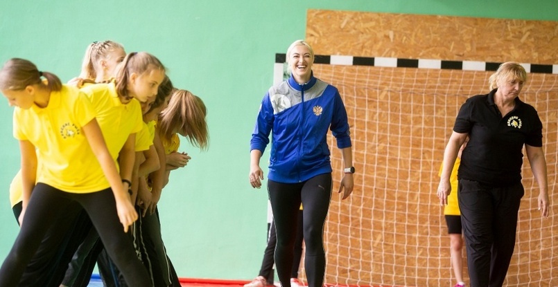 Гандболистки сборной России посетили ростовскую гимназию в рамках проекта "Гандбол в школе"