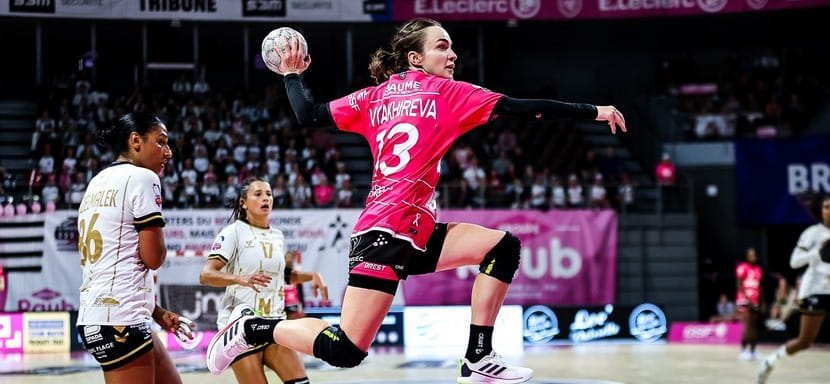 В чемпионате Франции "Брест" россиянки Анны Вяхиревой в единственном матче среды обыграл "Дижон"
