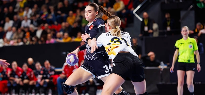 11 голов белорусской полусредней Яны Сотниковой помогли "Астраханочке" добиться гостевой победы над "Ростовом" в полуфинале Суперлиги