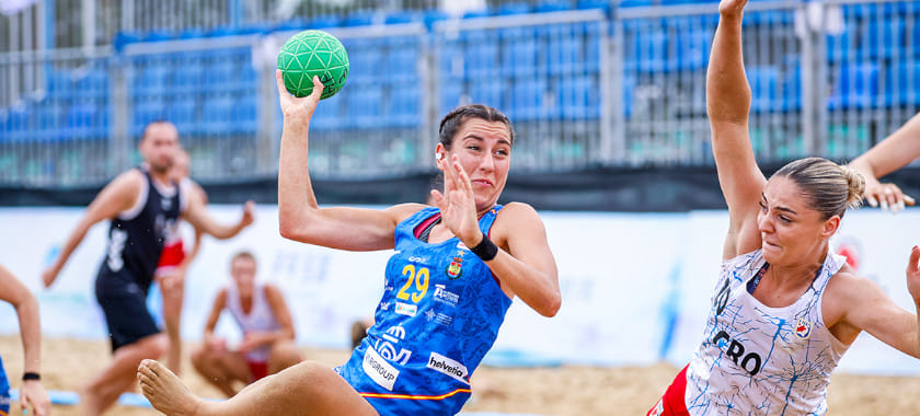 Пляжный гандбол. На проходящем в Китае чемпионате мира среди мужчин и женщин состоялись матчи второго игрового дня