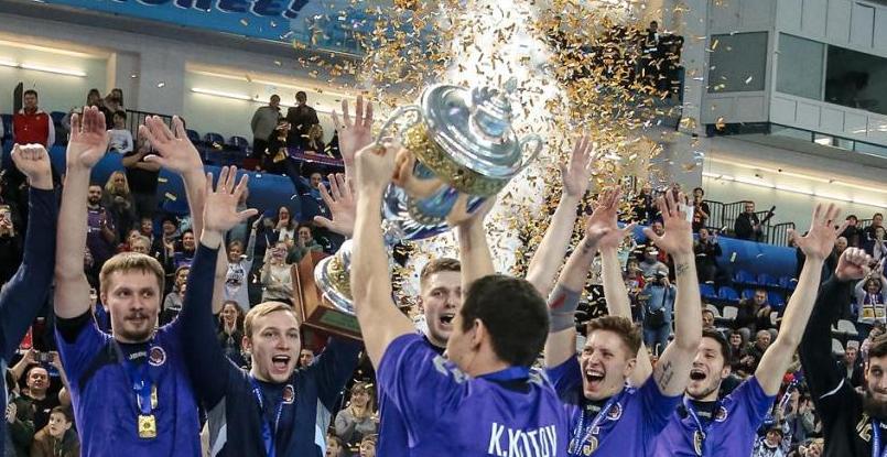 Кубок России. Владимир Максимов: "Зрители наблюдали за игрой стоя. Видел такое только в гандбольных странах: Франции, Германии, Испании"