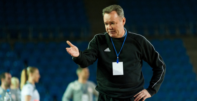 Суперлига. Рулевой "Луча" Алексей Жаворонков: "Без мячей. Но с конспектами и дневниками"