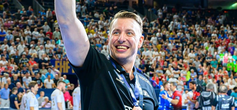 43-летний Филип Йиха продолжит работать главным тренером "Киля". Новый контракт с "зебрами" рассчитан до лета 2028 года