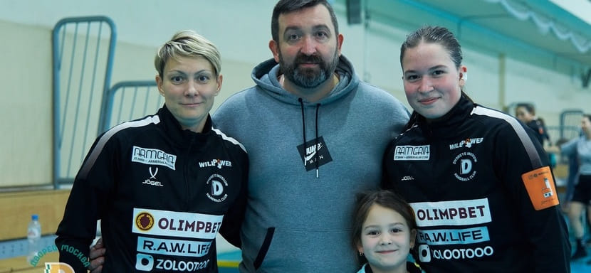 Первая лига. Оксана Зюзина и её дочь Светлана сыграли за "Дворец" в матче против команды САШ, которую тренирует муж и отец Максим Зюзин