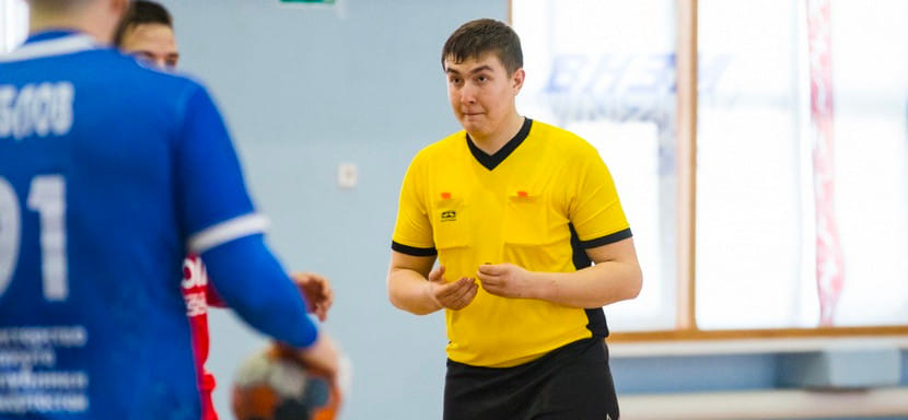 "Все думали: приедут молодые и натворят дел. Но мы смогли". В Суперлиге дебютировали 19-летние арбитры