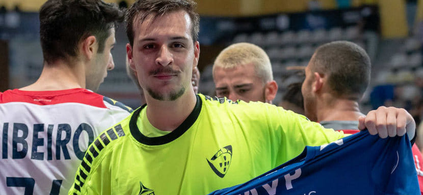 Португалия. 23-летний вратарь Дьогу Валериу вернулся из аренды в "Гуммерсбахе" в "Бенфику". Ближайший сезон он проведёт в "Маритиму"