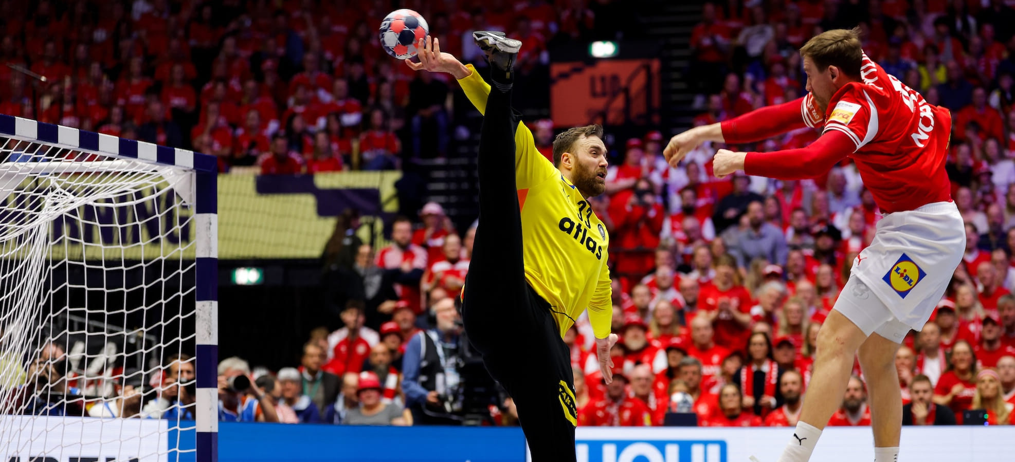 Сын министра иностранных дел, чудо-тренеры и "усмотрение арбитров". Авторы БЦ подводят итоги ЧЕ-2026