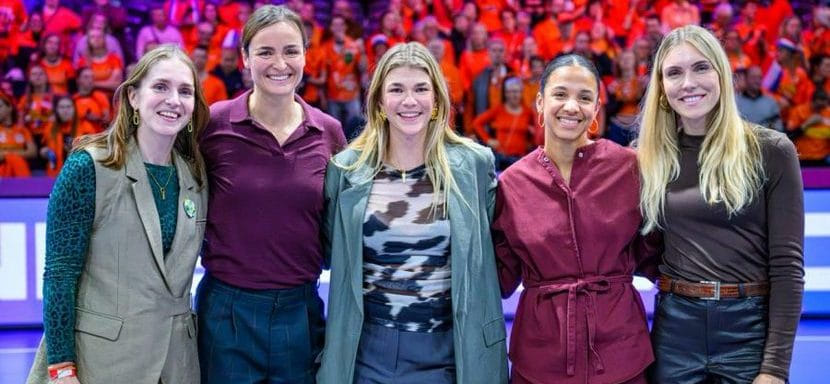 После матча ЧМ-2025 между сборными Нидерландов и Франции состоялись проводы пяти экс-игроков "оранье"