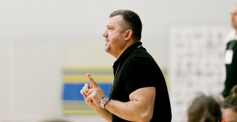 Женская Суперлига. Игорь Саранец: "Голкипера нужно было морально к штанге прибить, чтобы в ближний не пропускала, иногда хочется гвоздями"