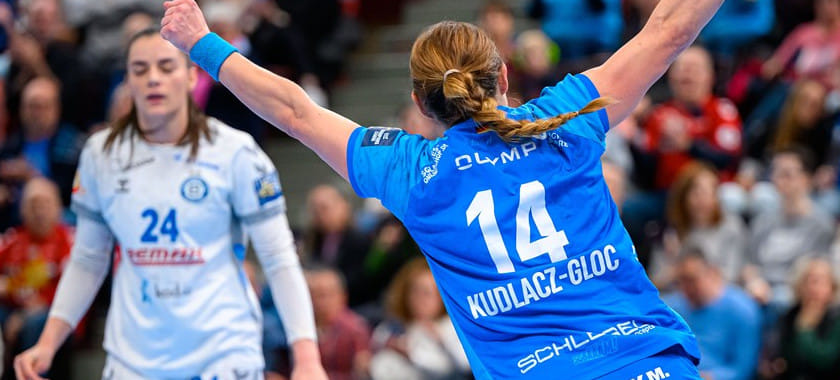 Лига чемпионов. "Мец" дома справился с "Ференцварошем" и финишировал в группе на первом месте. "Битигхайм" разгромил "Будучность"