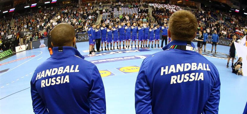 У игроков СГАУ-"Саратова" вратаря Станислава Третынко и полусреднего Андрея Беляева коронавирус. Они покинули расположение сборной России