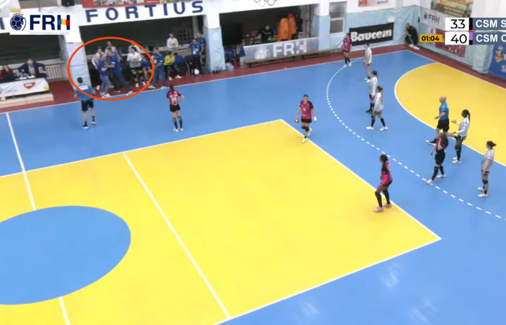 Главный тренер "Короны" Богдан Бурча дисквалифицирован минимум на два матча чемпионата Румынии из-за конфликта с тренером "Слатины"