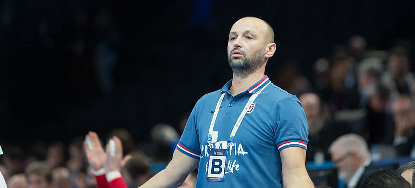 53-летний хорватский специалист и экс-рулевой БГК Желько Бабич официально представлен в качестве главного тренера египетского "Замалека"