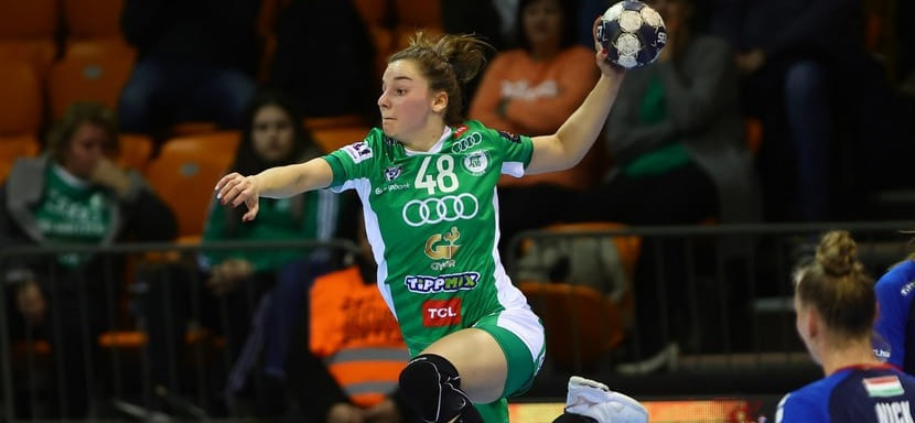 Венгрия. Правая крайняя "Дьёра" Дороття Фалувеги из-за травмы колена пропустит несколько недель