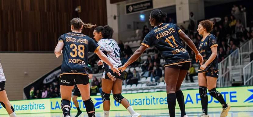 В матчах середняков женского чемпионата Франции побед добились "Пари-92" и "Трюштерсайм"