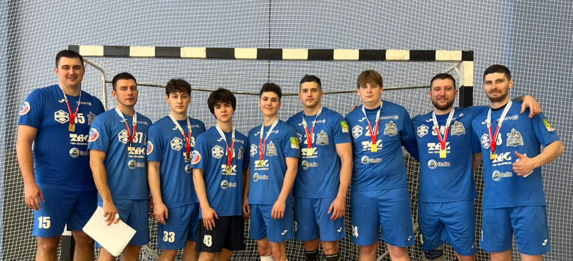 "Приходится отдавать ребят, лишь бы не потерялись". Богдан Биньковский — про "Витязь" и его смену