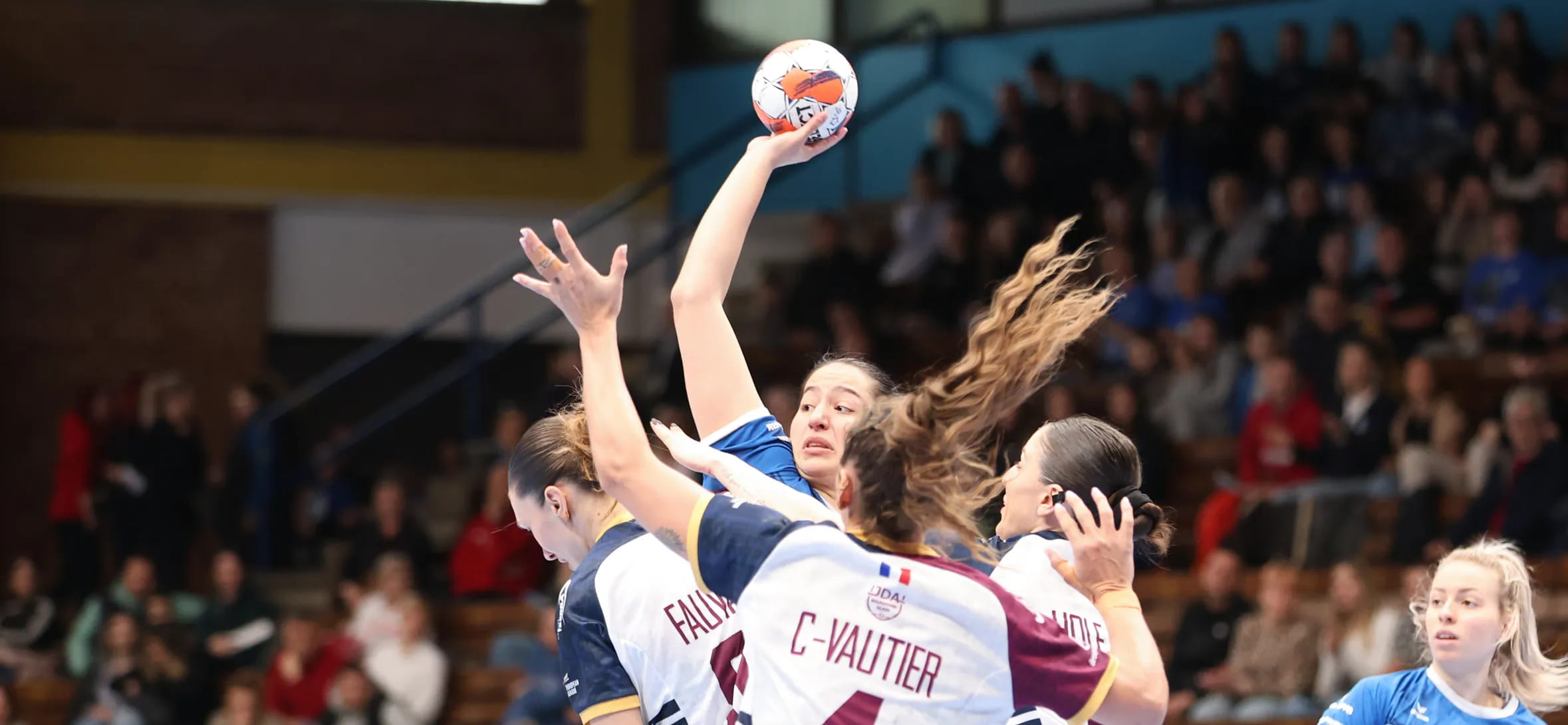 Французский "Дижон" одержал вторую победу над хорватской "Локомотивой" и вышел в полуфинал женской Европейской лиги