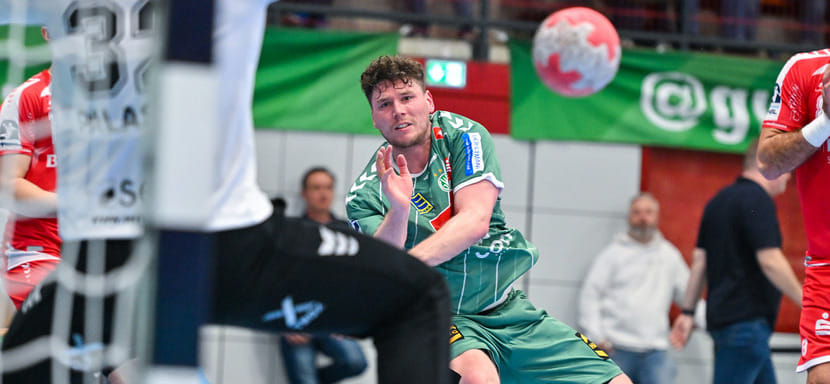 "Минден" россиянина Азата Валиуллина продлил контракт с правым полусредним Филиппом Ворличеком