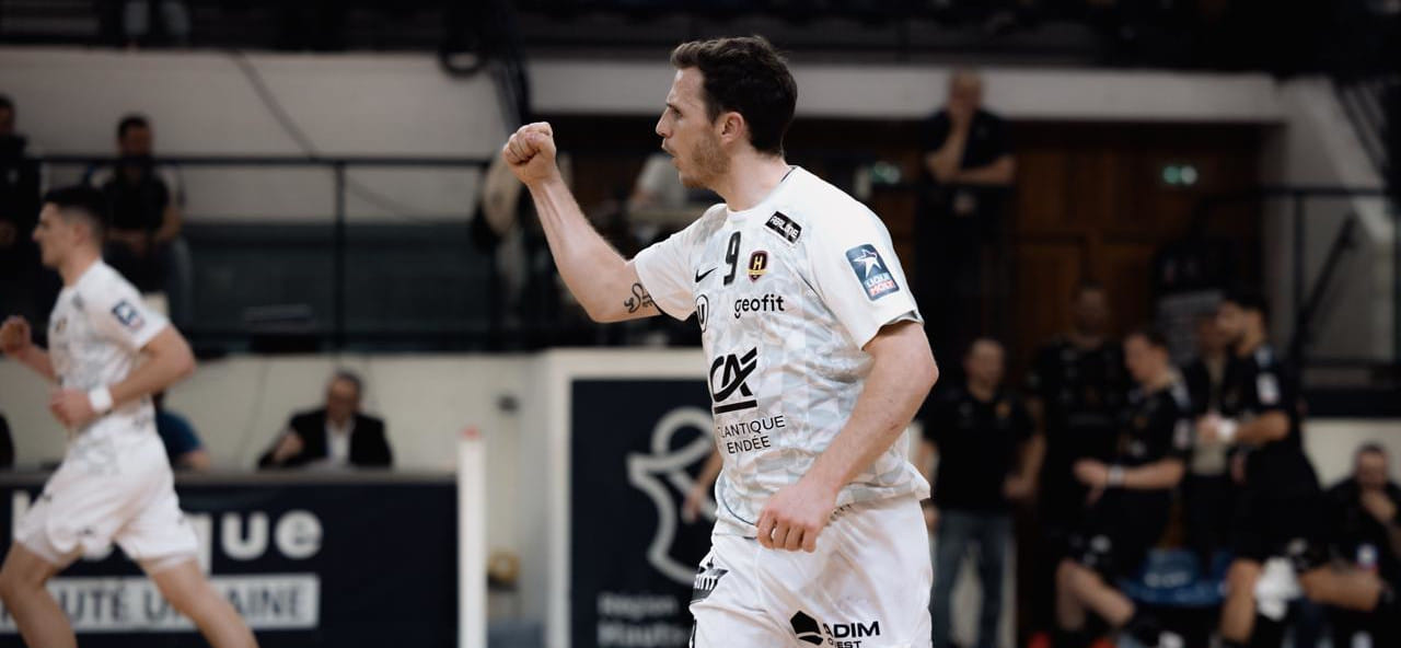 В мужском чемпионате Франции "Нант", выиграв в Дюнкерке, сравнялся по очкам с "ПСЖ"