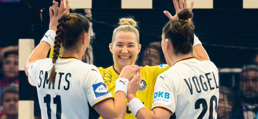 Сборная Германии обыграла команду Испании, Франция разгромила Аргентину в субботних матчах основного этапа чемпионата мира