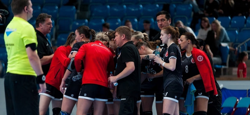 "Астраханочка" разгромила ижевский "Университет". Команда Михаила Измайлова закрепилась на втором месте в турнирной таблице