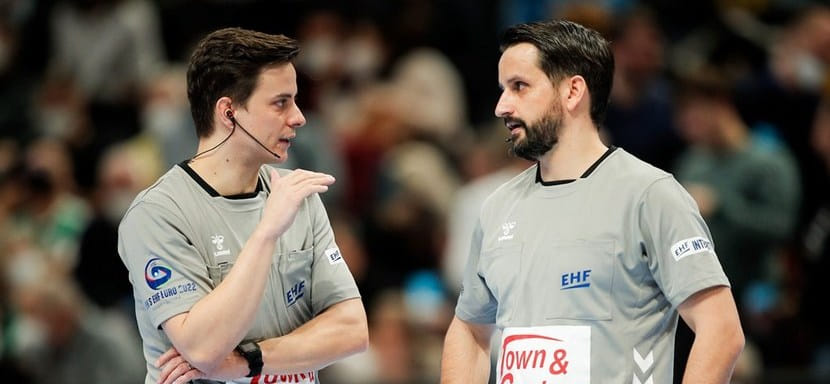 Словенцы Боян Лах и Давид Сок признаны лучшей судейской парой 2023 года по версии Handball Planet