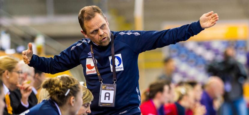 Олимпиада. Торир Хергейрссон: "В матче с черногорками столкнемся с тактической игрой и, возможно, циничным балканским стилем"