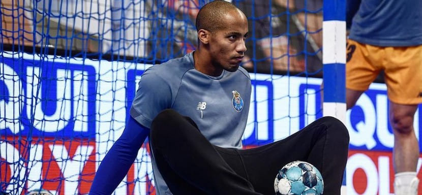 Португалия. Голкипер "Порту" Алфреду Кинтана по-прежнему находится в реанимации после остановки сердца. Прогнозы сдержанные