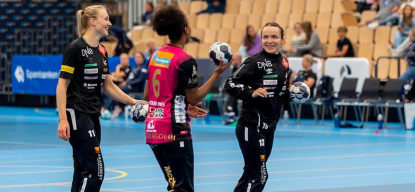 Лига чемпионов. Заброшенные мячи Анны Вяхиревой и Дарьи Дмитриевой вошли в топ-5 голов по итогам первого тура группового раунда (ВИДЕО)