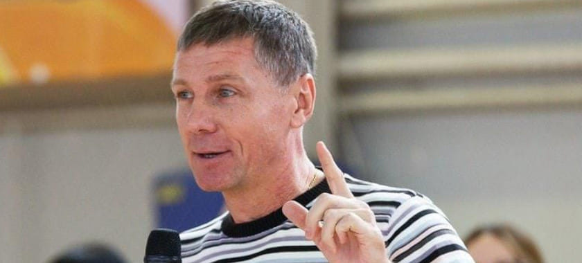 Александр Тюменцев об аварии: "Волгу" закрутило юзом, вылетела с трассы, и меня выбросило через лобовое..."