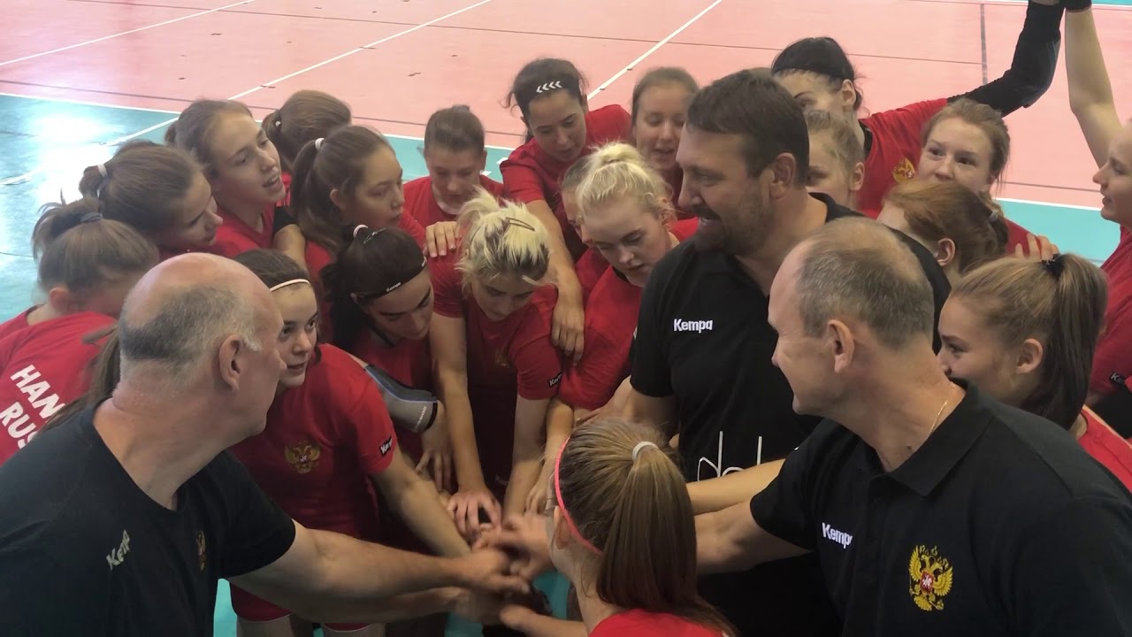 Боевой клич девичьей молодежной сборной России (U-17)